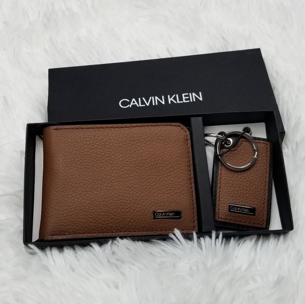 Calvin Klein Micro Pebble Bifold Wallet + Bottle Opener Key Fob - Picture 2 of 6